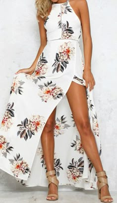 Just take this and enjoy your holiday! You're yearning to stand out from the crowd in this Backless Floral Printing Dress.AZBRO.com will give you a gorgeous look! Stil Boho, Beach Maxi Dress, Floral Print Maxi Dress, Chiffon Maxi, Chiffon Maxi Dress, Latest Fashion For Women