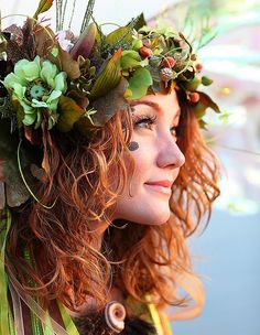 Mother Nature Costume Makeup, Mother Nature Costume Halloween, Fall Fairy Costume, Nature Costume, Halloween Costumes Women Scary, Mother Nature Costume, Mother Nature Goddess, Make Up Diy, Creepy Halloween Costumes