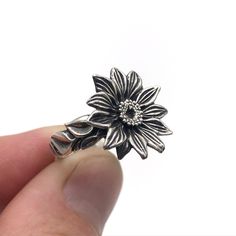 This is a hand carved sunflower ring carved from wax. The piece in the photos is cast in sterling silver. Also available in gold. Bridesmaid Presents, Summer Rings, Sunflower Ring, Sunflower Gifts, Daisy Ring, Witchy Jewelry, Floral Jewellery, Flower Ring, Oxidized Sterling Silver