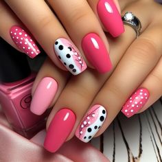 Pink Spring Nails, Trending Nail Designs, Romantic Nails, Fancy Nails Designs, Daisy Nails, Pretty Nail Art Designs, Dots Nails, Nail Designs Glitter, Pink Spring