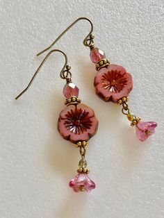 Hawaiian Aesthetic Outfit, Pink And Gold Earrings, Flower Clothes, Glass Flower Earrings, Pink Flower Earrings, Earring Beads, Flowers Earrings, Pink Jewels, Glass Bead Earrings