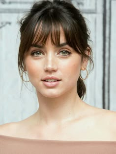 Something more crisp than this, but same concept Cute Medium Length Hairstyles, Summer Ponytail, Pony Hairstyles, Fringe Hairstyles, Hair Summer, Trending Hairstyles