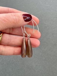 Long teardrops, faceted grey agate stones and Sterling Silver earwires. Length approx 6.5cm. All silver is Sterling Silver 925. Gothic Jewellery, Earrings Gothic, Boho Jewellery, Grey Agate, Gothic Jewelry, Agate Stone, Sterling Silber, Boho Jewelry, Jewelry Gift