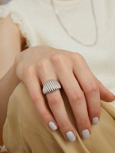 Elegant Vertical Stripe Ring - floysun