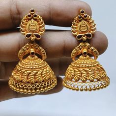 Chand Bali Earrings Gold, Antique Jumka, Gold Jumkas, Antic Jewellery, Man Gold Bracelet Design, Baby Jewelry Gold, Gold Jhumkas, Chand Bali, Emerald Stone Rings