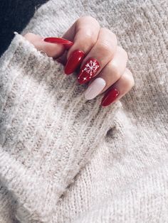 Red Snowflakes Nails, Red Nails With White Snowflakes, Christmas Nails Red Snowflake, Red And White Snowflake Nails, Red Nails Snowflake, Red Nails With Snowflakes, Red And White Nails Christmas, Red Nails With Snowflake, Red White Christmas Nails