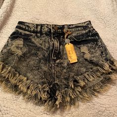 Nwt Sneak Peek Distressed Hi-Rise Jean Shorts Size S Acid Wash Distressed Bottoms For Summer, Summer Acid Wash Bottoms With Frayed Hem, Summer Distressed Acid Wash Bottoms, Summer Acid Wash Distressed Bottoms, Trendy Ripped Acid Wash Bottoms, Summer Distressed Cutoff Bottoms, Trendy Acid Wash Bottoms With Frayed Hem, Ripped Acid Wash Summer Bottoms, Casual Acid Wash Ripped Bottoms