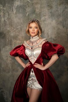 Anna Linnikova Red Steampunk Outfit, Chain Dress Gowns, Christmas Party Outfits Red, Red Performance Outfits, Red Gala Dresses, Mideval Dress, Fingers Mehndi Designs, Fingers Mehndi, Mehndi Designs Easy