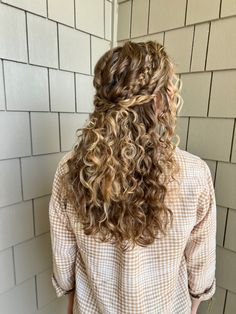 Bridesmaids Hair Curly, Half Up For Curly Hair Natural Curls, Natural Curly Bride Hair, Wavy Hair Bridal Hairstyles, Prom Hair Curly Down, Curl Hair Wedding Styles, Curly Hairstyle Bridesmaid, Crown Braid Curly Hair Natural Curls, Curly Boho Wedding Hair