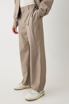 Womens Formal Wide Fit Trousers - Beige - 28 - Upgrade your going-out clothing collection with this pair of fashionable men's dress pants from boohoo. These men's suit pants are intended for formal or semi-formal wear, which means they're designed to be worn with a matching suit jacket. Whether you're heading out for a formal dinner or celebrating at a wedding party, these tight-fitting men's dress pants will flatter your body shape and get you noticed for all the right reasons. Bag your pair to Mens Fashion Party Wear, Dress Pants For Men, Beige Semi Formal Outfit Men, Beige Outfit For Men, Semi Formal Pants, Suit Pants Men Fit, Beige Trousers Men, Beige Suit Outfit, Beige Formal Pants Outfit