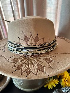 Western Hat Burning Ideas, Diy Leather Hat, Embellished Hats, Burned Hats, Hat Painting