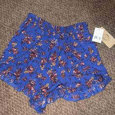 Never Worn!! Blue With Brown And Pink Flowers Juniors Shorts Mom Jeans Shorts, Black And White Shorts, Flowy Shorts, Blue Denim Shorts, Dark Jeans, Mom Shorts, Red Shorts, Distressed Denim Shorts, Green Shorts