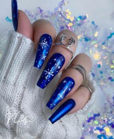 32 Gorgeous Blue Nails For 2021 Holidays - The Glossychic New Year Nail Art Designs, Christmas Nails Simple, Nail Designs Easy, New Year Nail Art, Christmas Nail Designs Easy, New Year Nail, Blue Christmas Nails, New Years Nails, New Years Nail Art