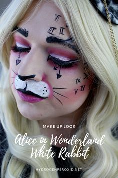 Alice im Wunderland ist ein beliebtes Motto für Feiern, #Halloween oder #Karneval. Ich habe mich am beliebten White Rabbit aus #AliceinWonderland versucht und eine ganz eigene #MakeUp Interpretation entworfen. Halloween Rabbit, Cute Clown Makeup, White Rabbit Alice In Wonderland