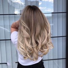 Ombré Hair With Layers, Vanilla Blonde Balayage Dark Roots, Beliage Hair, Balliage Hair, Ombre Hair Blonde, Honey Blonde Hair, Brown Hair Balayage, Blonde Hair Inspiration, Honey Hair