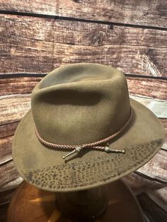 this hat is a auction hat, fixed by our shop. Wool Fedora Hat, Wool Fedora, Crocodile Pattern, Braided Rope, Fedora Hat, Rustic Charm, Unique Vintage, Fedora, Caps Hats