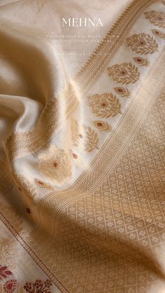 White Sari Aesthetic, White And Maroon Saree, Off White Saree Look, Silk Saree Pattern, White And Gold Saree, Lehenga Saree Design, Regal Elegance, New Saree Designs