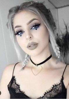 Edgy Concert Makeup, Goth Hair And Makeup, Cute Goth Makeup Looks, Emo Night Makeup, Egirl Makeup Goth, Emo Makeup Looks, Makeup Emo, Fete Emo