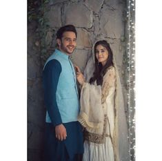 Pakistani Formal Dresses, Bride Photography Poses, Pakistani Drama, Beautiful Pakistani Dresses, Young Actresses, Bride Photography, Going Viral