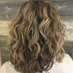 Trendy We Fryzurach, Shoulder Length Curly Hair, Medium Length Curly Hair, Layered Curly Hair, Thick Wavy Hair, Medium Curly Hair Styles