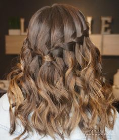 30 Cute Hairstyles for Medium-Length Hair Right Now Nice Hair Styles Medium Length, Homecoming Hairstyles For Shoulder Length Hair, Hairstyles For Medium Length Hair Graduation, Cute Hairstyles For Brown Hair, Cute Hairstyles For Shoulder Length Hair, Braids Medium Length, Cute Hairstyles For Medium Length, Elegant Haircuts, Hairstyles For Shoulder Length Hair