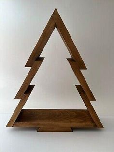 This decorative wooden Christmas tree is a great way to turn your home into a winter wonderland! Wood Christmas Trees Diy, Wooden Christmas Trees Diy, Crafts To Sale, Christmas Gift Ideas To Make, Wooden Xmas Trees, Christmas Trees Diy, Trees Diy, Wood Projects Plans, Large Workshop