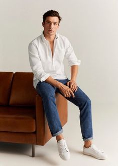 White Shirt And Blue Jeans, Mens Photoshoot Poses, Smart Casual Men, Swag Outfits Men, Stylish Men Casual, Man Sitting, Smart Casual Outfit, Mens Fashion Casual Outfits