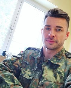 Michael Roberts, Army Pics, Document Sign, Male Face, Good Looking Men, Single Women