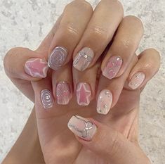 Easy Pink Gel Nails, Nail Art Pink And Silver, Short Nail Designs Charms, Nail Inspo Pink Short, Short Nail Inspo Purple, Short Cute Nails Pink, Kawaii Nails Simple, Gel Nails Ideas Short Pink, Shoujo Girl Nails