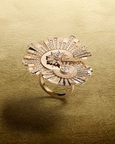 A beautiful interpretation of the sun’s rays that truly masters the art of gold and innovative jewellery design.
In an explosion of 18k rose gold rays, set with 254 brilliant-cut diamonds and engraved with the signature Décor Palace technique, the ring is a true masterpiece. 

#Piaget #Piaget150 #HouseOfGold #PiagetSunlight Piaget Ring, Innovative Jewellery, Piaget Jewelry, Jewelry Design Drawing, Metal Words, Gold Diamond Jewelry