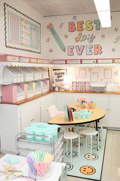 pastel classroom decor Classroom Themed Decor Ideas, Kindergarten Aesthetic Classroom, Classroom At Home Ideas, Aesthetic Daycare Classroom, Aesthetic Classroom Elementary, Preschool Classroom Aesthetic, Classroom Decorating Ideas Elementary, Elementary Education Aesthetic, Pastel Kindergarten Classroom