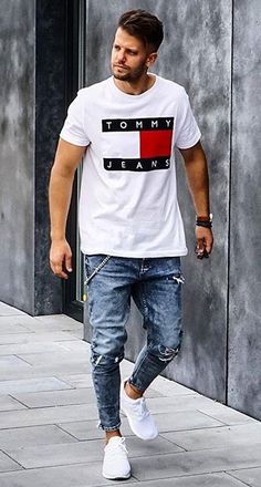 Mens Spring Fashion Casual Street Styles, Mens V Neck Sweater Outfits, Mens Apres Ski, Zombie Apocalypse Outfits, April Outfits, Men Fashion Outfits, 20s Men, Men Streetwear Outfits, Urban Clothing Men