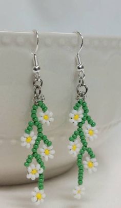 Vine Earrings, Hand Beaded Jewelry, Beaded Jewelry Earrings, Seed Bead Flowers, Green Daisy, Bead Dangle Earrings, Dangle Earrings Boho, Beaded Jewelry Tutorials, Beaded Jewelry Patterns