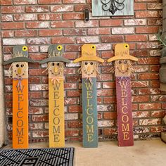 Fence Board Crafts, Fall Outside Decor, Welcome Sign Halloween, Thanksgiving Wood Crafts, Wood Scarecrow, Fall Crafts Decorations, Fall Pumpkins Painting, Fall Welcome Sign, Halloween Porch Sign