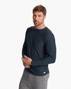 The Long Sleeve Strato Tech Tee is the softest piece of workout apparel on the planet, now doubling as your go-to long-sleeved must-have tee. With next-level comfort, our softest performance knit is moisture wicking with UPF 30+. | Vuori Long-Sleeve Strato Tech Tee | Navy Heather | Large Vuori makes premium performance apparel inspired by the active Coastal California lifestyle; an integration of fitness, surf, sport, and art. Breaking down the boundaries of traditional activewear, we are a new