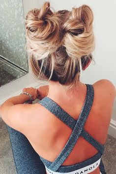 Top knots are more suitable for a day at work or for a party. So see our collection of the cutest top knot hairstyles! 13 Hairstyles, Easy Bun Hairstyles For Long Hair, Top Knot Hairstyles, Gym Hairstyles, Easy Bun Hairstyles, Workout Hairstyles, Bun Hairstyles For Long Hair, Sporty Hairstyles, Hairstyles Long