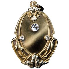 Made in Moscow between 1908 and 1917 The 14K matte gold locket pendant features a bezel-set rose cut diamond placed within a chased Art Nouveau foliage frame accented with two old European cut diamonds. Marked with 56 zolotnik gold standard and maker's initials 45 x 30 mm Engraved presentation inscription on the back is dated 01.30.1917 Antique Gold Locket, Diamond Locket, Bijoux Art Nouveau, Art Nouveau Antiques, Antique Locket, Stylish Art, Antique Gold Jewelry, Gold Locket, Art Nouveau Jewelry