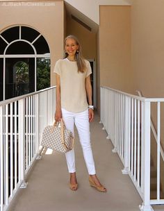 Damier Azur Outfit, Fashion Over 30, Trendy Womens Fashion, Outfit Photos, White Jeans Outfit, Beige Outfit, Jeans Outfit