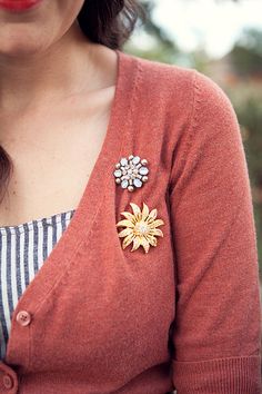 I like the embellishments! Kendi Everyday, Outfit Everyday, Egyptian Jewelry, Ancient Aliens, Deco Jewelry, I Love Jewelry, Cardigan Fashion, Vintage Pins