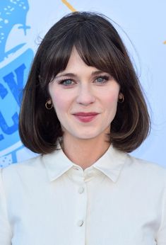 Top de peinados cortos (y frescos) para este verano - Corte recto con flequillo Shoulder Length Layered Hair, Medium Length Hair With Layers, Bob Haircut With Bangs, Long Bob Haircuts, Lob Hairstyle, Lob Haircut, Celebrity Hair Stylist, Long Bob Hairstyles