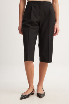 Capri Pants Jean Capri Outfits, Capris Outfit, Outfits Aesthetic 90s, Capri Outfits, Resort Collection, Pants Black, Outfits Aesthetic, Stretchy Material, Fashion Inspo Outfits