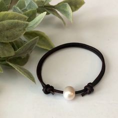 2mm antique brown leather paired with a single unique 8-11mm freshwater pearl creates a stunning yet simple staple for your wardrobe.  This bracelet is adjustable and perfect for any occasion Minimalist Leather Bracelet With Adjustable Cord, Minimalist Leather Bracelet With Sliding Knot For Gift, Minimalist Leather Bracelet With Sliding Knot As Gift, Adjustable Classic Pearl Bracelet For Everyday, Adjustable Casual Pearl Charm Jewelry, Classic Adjustable Pearl Bracelet, Casual Adjustable Pearl Charm Jewelry, Classic Adjustable Brown Jewelry, Adjustable Classic Brown Jewelry