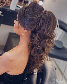 Penteado rabo de cavalo: 80 ideias poderosas para arrasar no visual Glamorous Wedding Hair, Easy Trendy Hairstyles, Tail Hairstyle, Quince Hairstyles, Hair Curling Tips, Tail Hair, Guest Hair