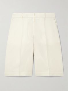 EXCLUSIVE AT NET-A-PORTER. Create a chic all-white outfit by styling TOTEME's shorts with a tonal tank or blazer. Cut from grain de poudre, they have a nearly knee-grazing profile with pressed creases running through the front. Chic White Bermuda Shorts For Summer, Classic White Bermuda Shorts For Work, Classic White High-waisted Bermuda Shorts, Chic White Cotton Bermuda Shorts, Classic White Bermuda Shorts For Summer, Barbour Liddesdale, Short Faux Fur Coat, Scandi Fashion, Barn Jacket