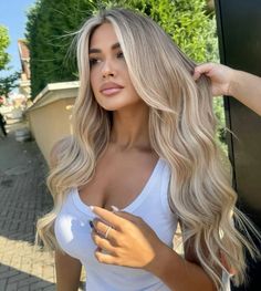 Ash Blonde Hair Balayage, Blonde Foils, Blonde Hair Goals, Beige Blonde Hair, Perfect Blonde Hair, Tape Hair Extensions, Cool Brown, Blonde Highlight