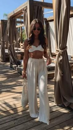 Bali Outfit, Cancun Outfits, Tropical Vacation Outfits, Greece Outfit, Holiday Outfits Summer, Outfits For Mexico, Summer Holiday Outfits, Hawaii Outfits, Ibiza Outfits