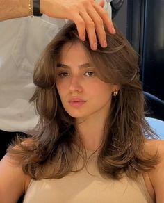 This 90s bouncy blow dry on brunette shoulder length layered hair is an absolute dream Wavy Mid Length Hair, Middle Length Hair, Collarbone Length Hair, Shoulder Length Layered Hair, Bouncy Blow Dry, Middle Hair, Haircuts For Medium Length Hair, Layered Haircuts For Medium Hair, Fall Hair Cuts