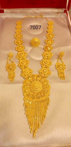 Dubai Necklace Designs Gold, Golden Necklace Jewellery, Gold Necklace Set Bridal, Aesthetic Engagement Ring, Jewelry Moodboard, Engagement Ring Non Traditional, Gold Necklace Long, Necklace Women Gold, Women Gold Chain