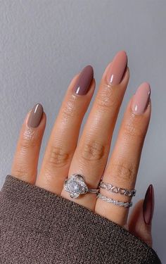 Nails Tiktok, Mauve Nails, Kutek Disney, Brown Nails Design, Fall Gel Nails, Nails 2021, Autumn 2022, Fall Nail Colors, Neutral Nails