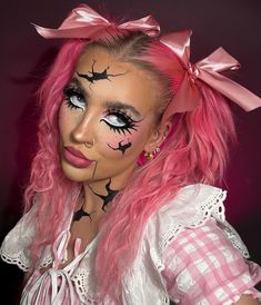 Pink Zombie Makeup, Barbie Make Up Halloween, Pink Wig Costume Ideas, Scary Doll Makeup Easy, Doll Outfit Halloween, Barbie Halloween Costume Scary, Dummy Halloween Makeup, Bratz Halloween Makeup